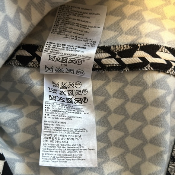 Banana Republic EUC Geometric High Waisted Black and White Midi Pencil Skirt - Picture 8 of 8